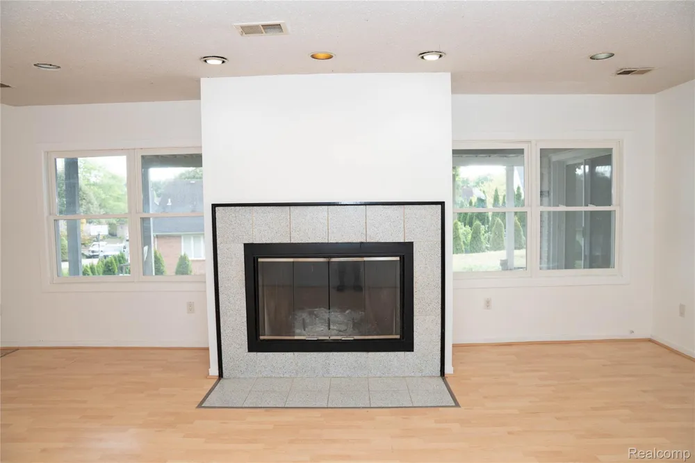 31033 Evergreen Court Farmington Hills City, MI 48331