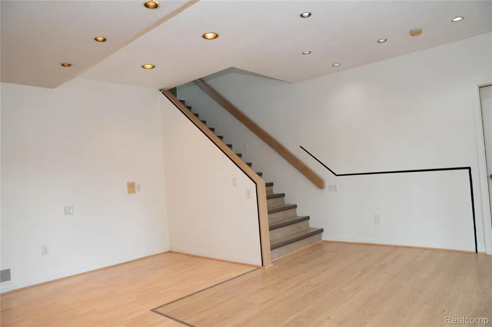 31033 Evergreen Court Farmington Hills City, MI 48331