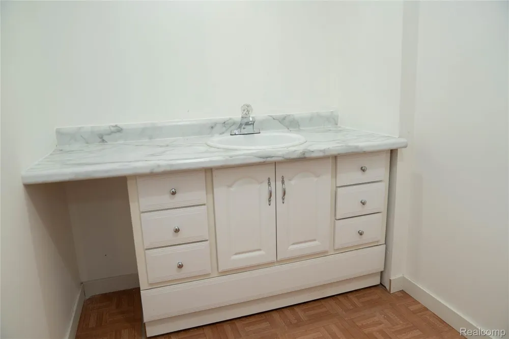 31033 Evergreen Court Farmington Hills City, MI 48331