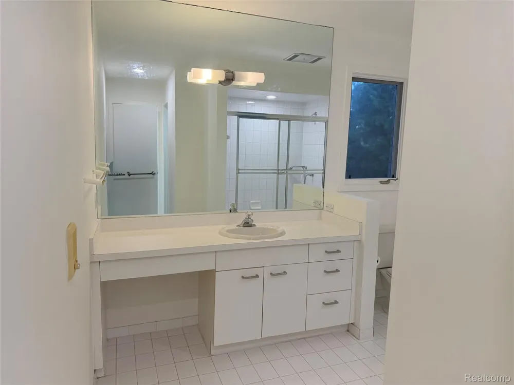 31033 Evergreen Court Farmington Hills City, MI 48331