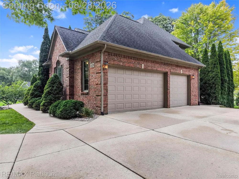 3129 SAND PEBBLE COVE DRIVE Hamburg Township, MI 48169