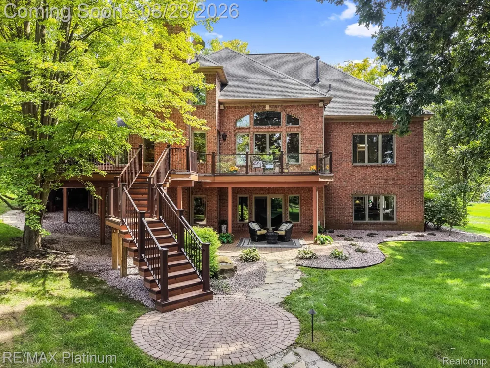 3129 SAND PEBBLE COVE DRIVE Hamburg Township, MI 48169