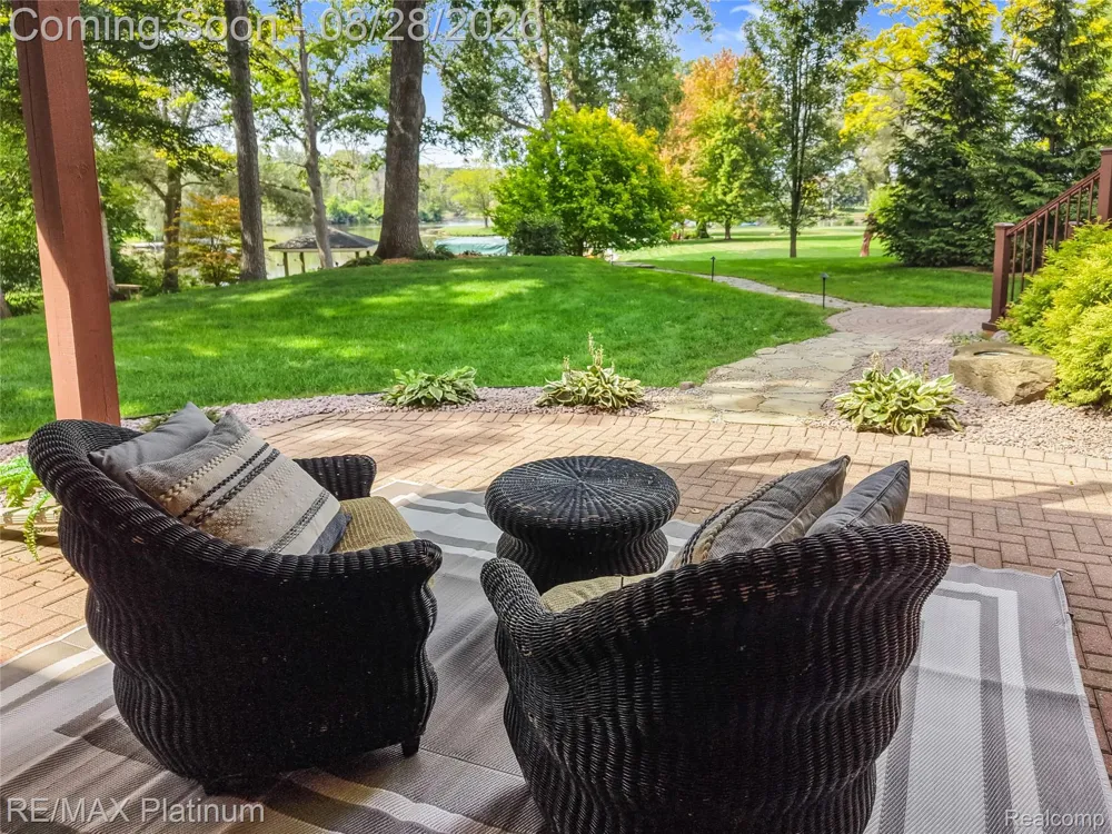 3129 SAND PEBBLE COVE DRIVE Hamburg Township, MI 48169