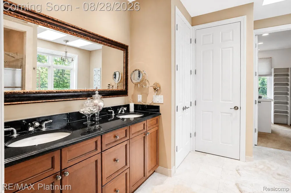 3129 SAND PEBBLE COVE DRIVE Hamburg Township, MI 48169