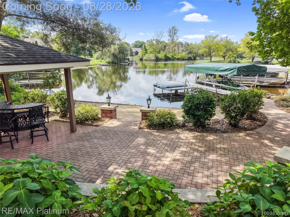 3129 SAND PEBBLE COVE DRIVE Hamburg Township, MI 48169