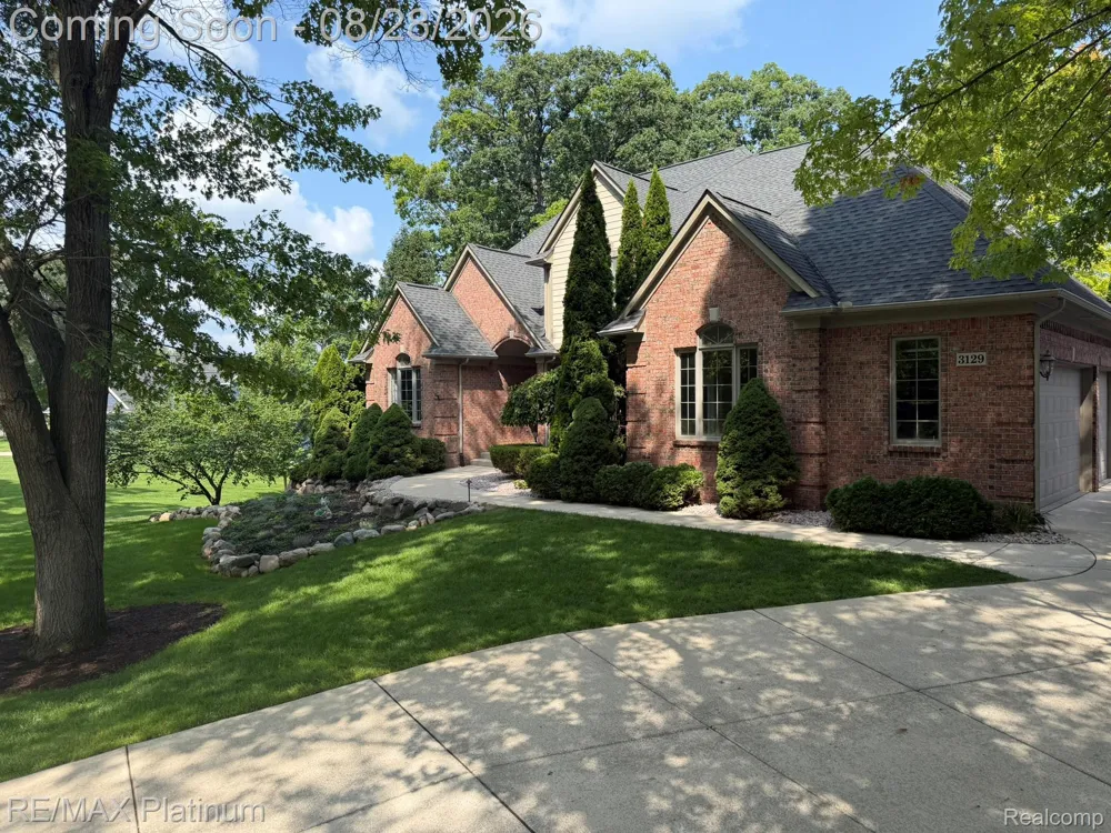 3129 SAND PEBBLE COVE DRIVE Hamburg Township, MI 48169
