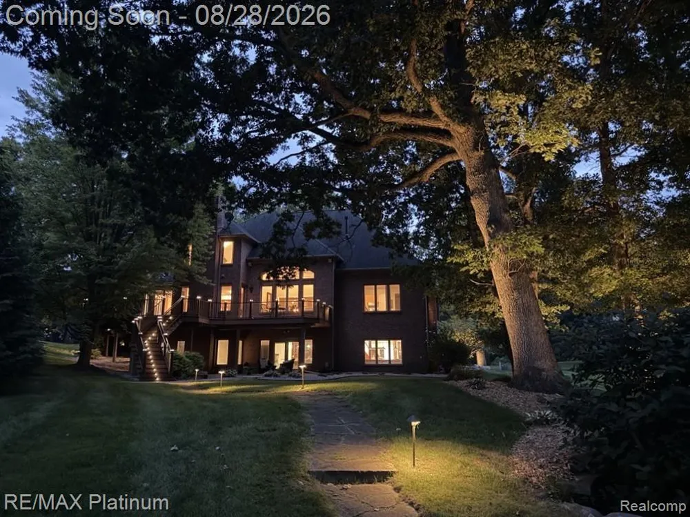 3129 SAND PEBBLE COVE DRIVE Hamburg Township, MI 48169