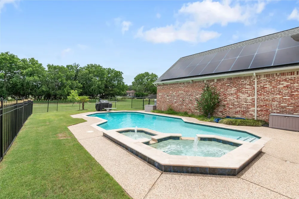 404 High Meadow Lane Heath, TX 75032
