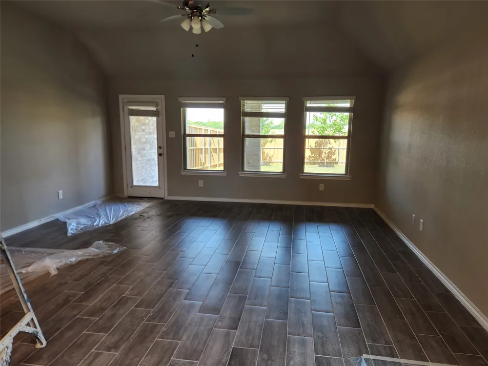 355 Freestall Drive Midlothian, TX 76065