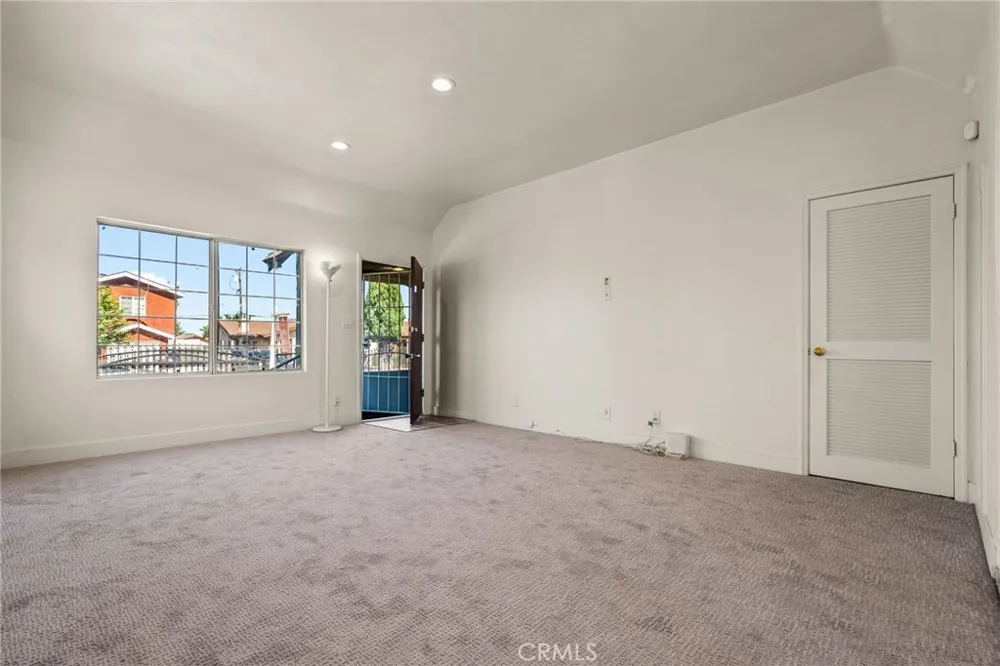 536 S Sadler Los Angeles, CA 90022