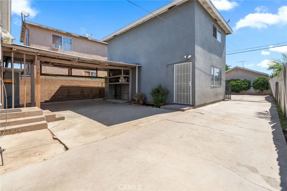 536 S Sadler Los Angeles, CA 90022