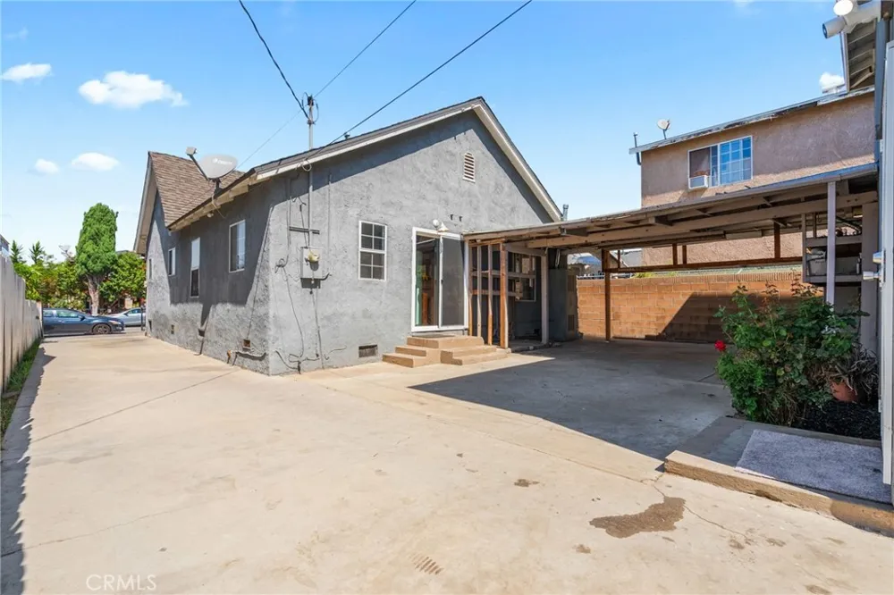 536 S Sadler Los Angeles, CA 90022