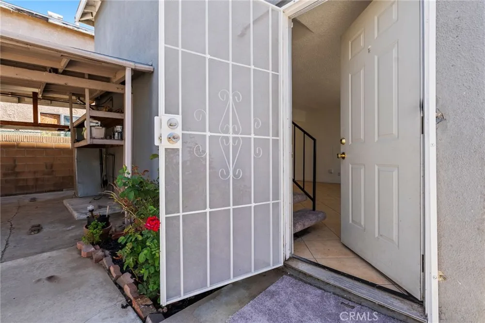 536 S Sadler Los Angeles, CA 90022