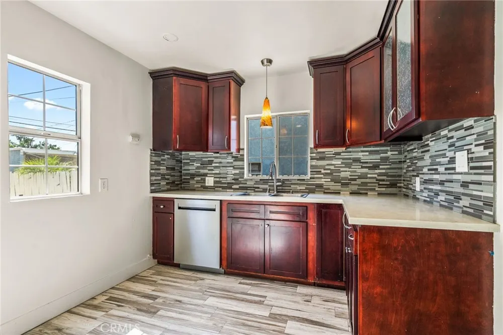 536 S Sadler Los Angeles, CA 90022