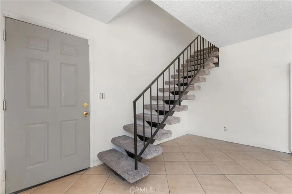 536 S Sadler Los Angeles, CA 90022