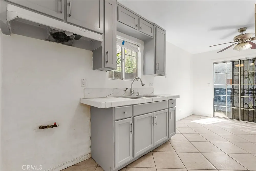 536 S Sadler Los Angeles, CA 90022