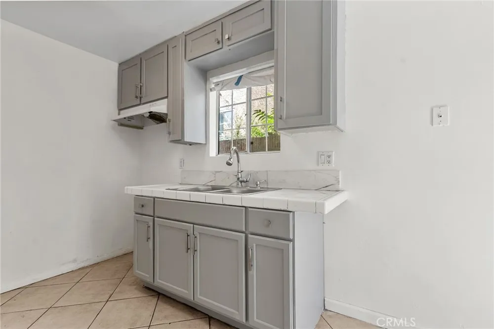 536 S Sadler Los Angeles, CA 90022