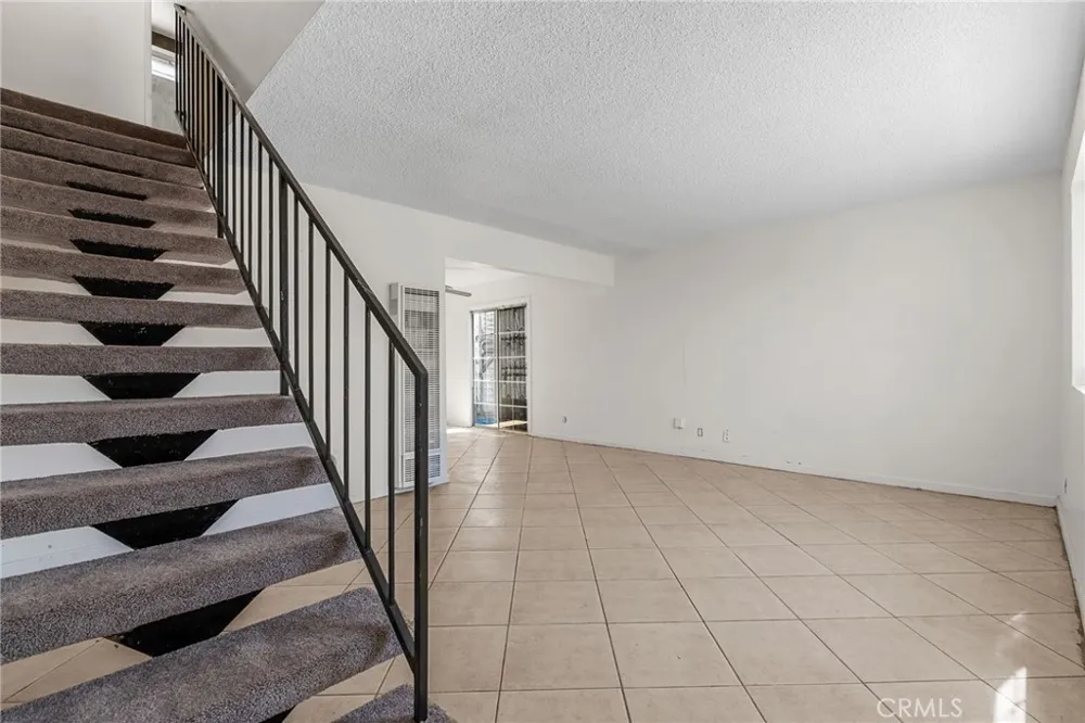 536 S Sadler Los Angeles, CA 90022