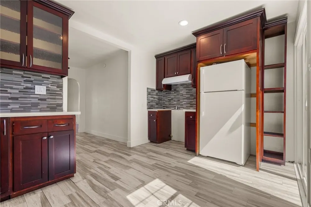 536 S Sadler Los Angeles, CA 90022
