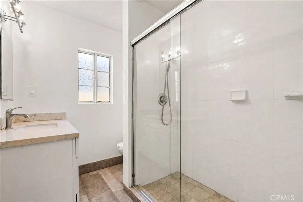 536 S Sadler Los Angeles, CA 90022
