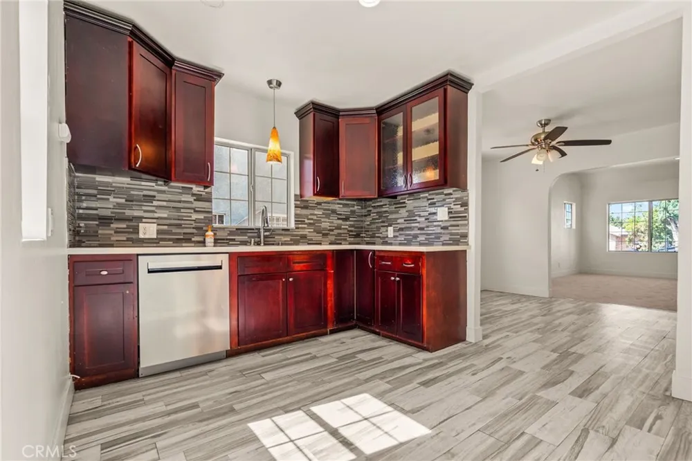 536 S Sadler Los Angeles, CA 90022