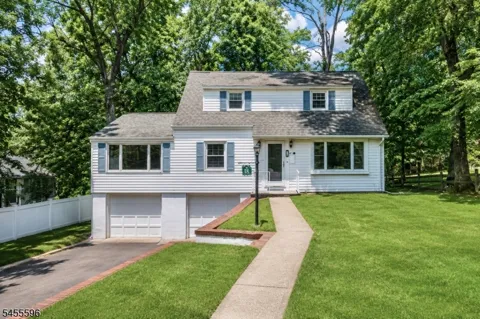 18 Mountainside Dr