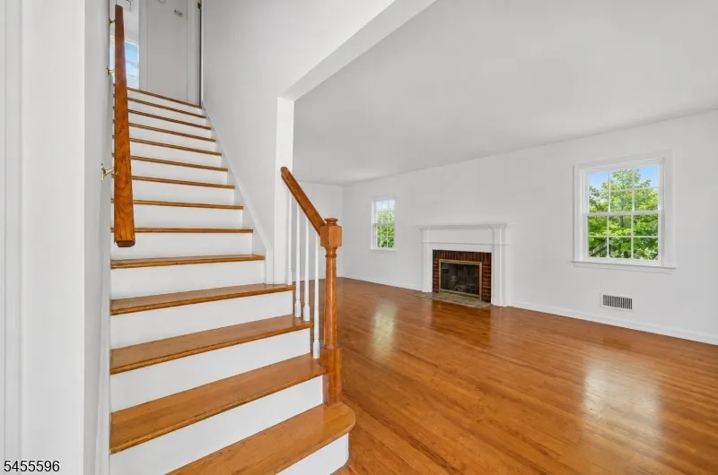 18 Mountainside Dr Wayne, NJ 07470
