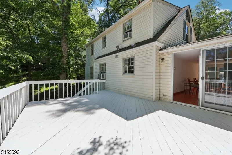 18 Mountainside Dr Wayne, NJ 07470