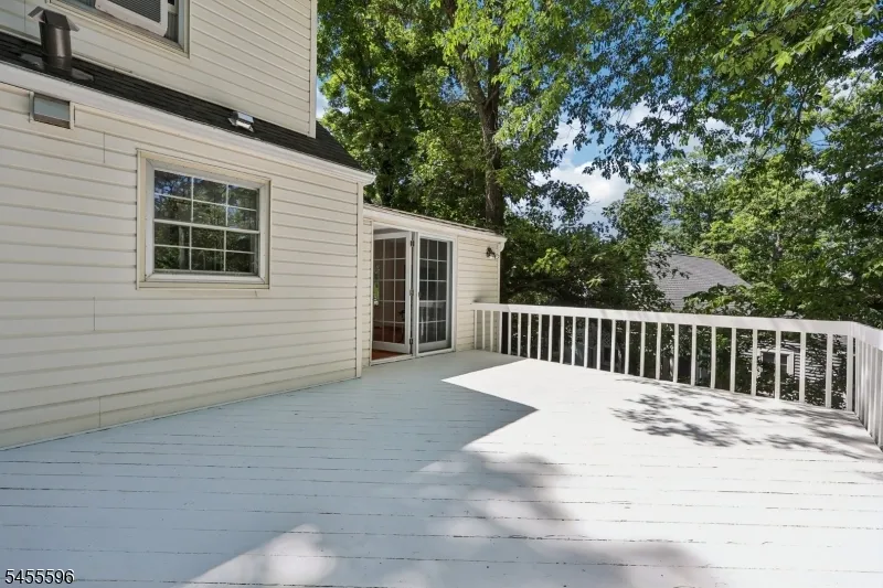 18 Mountainside Dr Wayne, NJ 07470