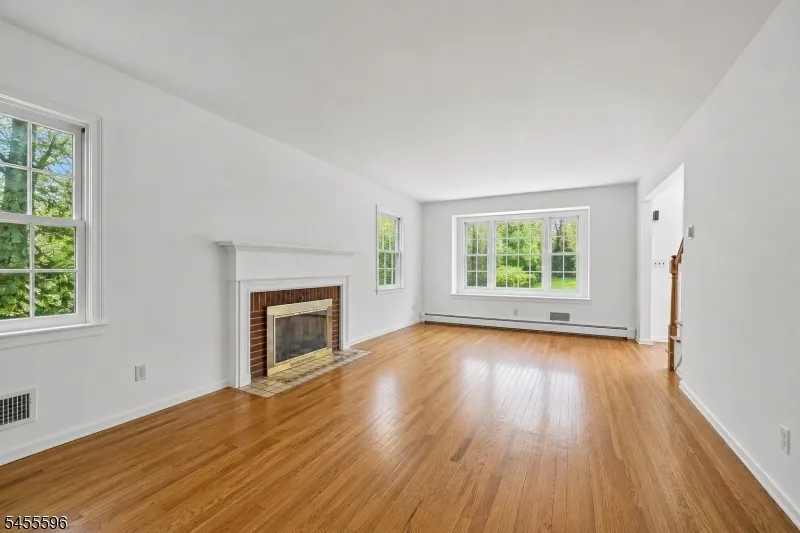 18 Mountainside Dr Wayne, NJ 07470