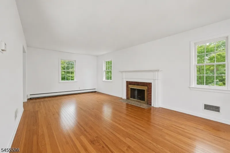 18 Mountainside Dr Wayne, NJ 07470