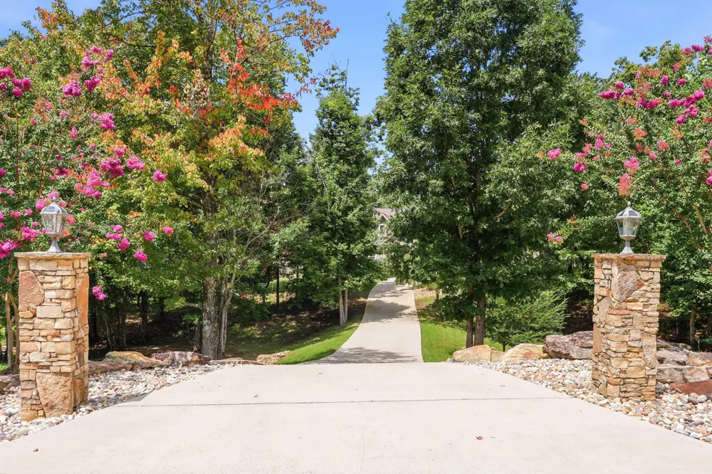 1625 River Bluffs Drive Jasper, TN 37347
