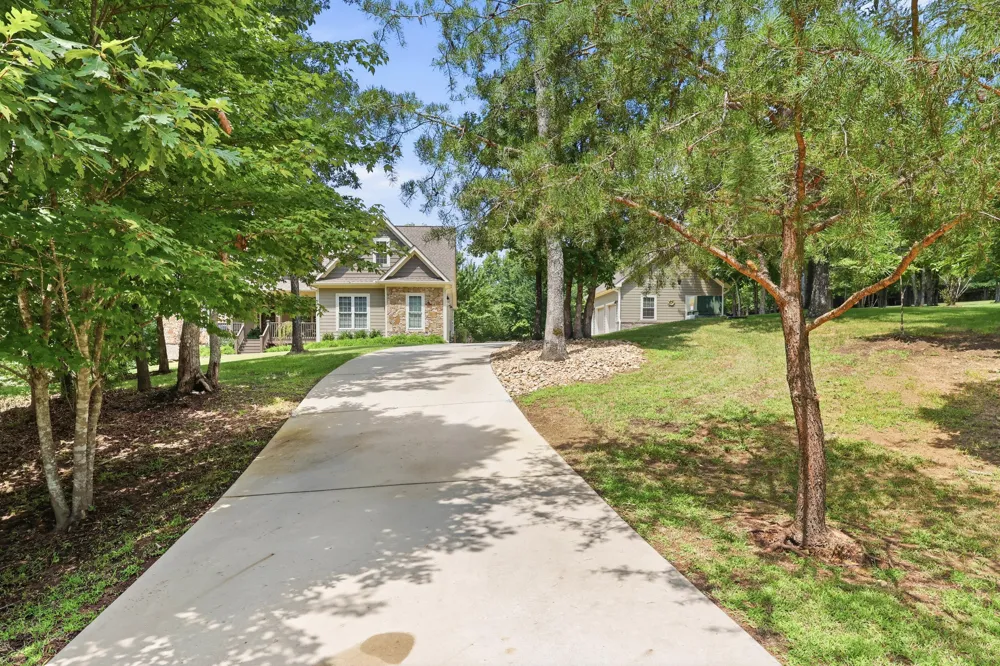 1625 River Bluffs Drive Jasper, TN 37347