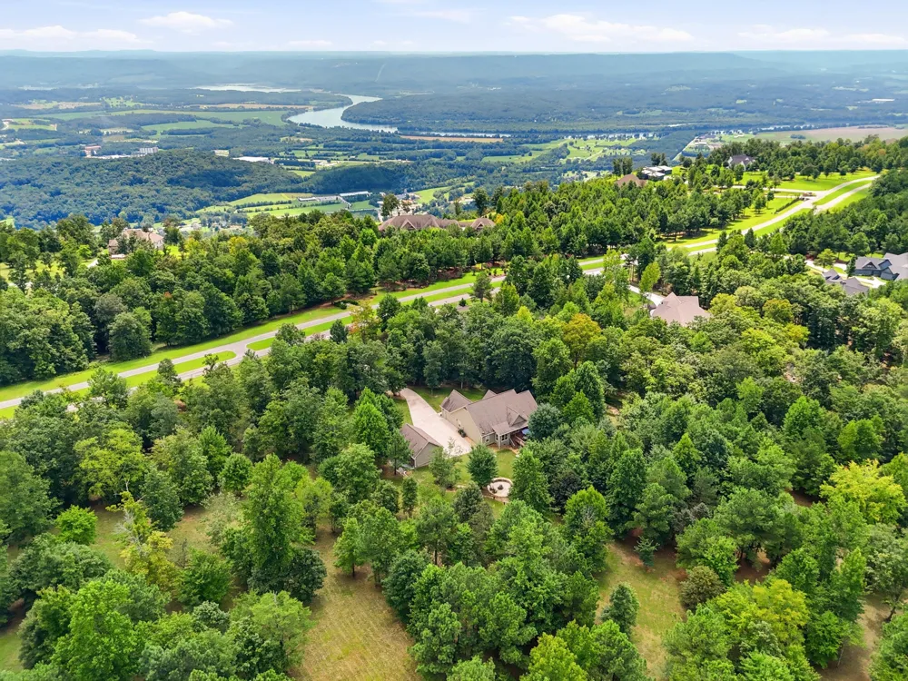 1625 River Bluffs Drive Jasper, TN 37347