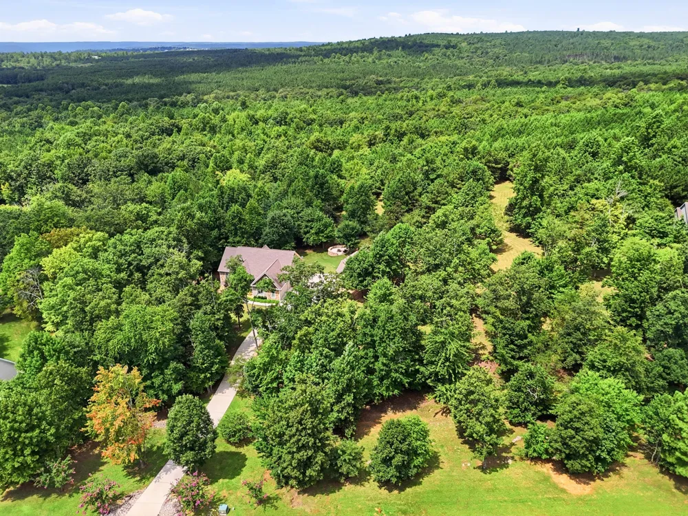 1625 River Bluffs Drive Jasper, TN 37347