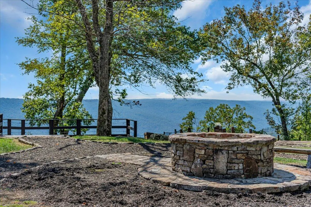 1625 River Bluffs Drive Jasper, TN 37347