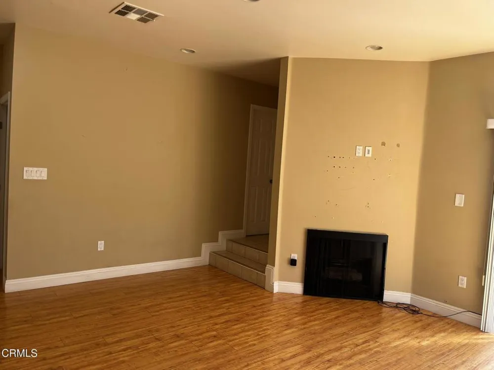 320 Mchenry Road #27 Glendale, CA 91206