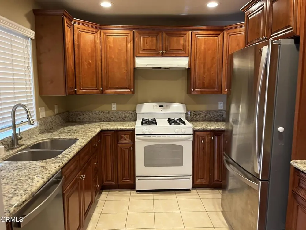 320 Mchenry Road #27 Glendale, CA 91206