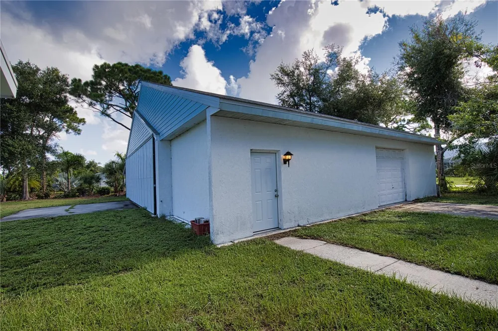 916 BAYSHORE DRIVE Englewood, FL 34223
