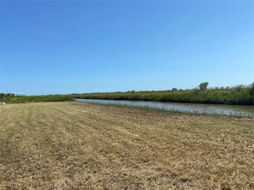 1405 4th Street Gilchrist, TX 77617