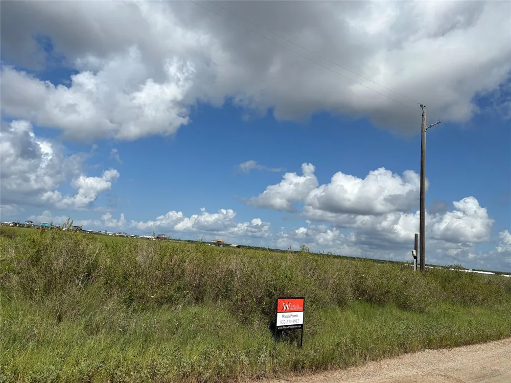 1405 4th Street Gilchrist, TX 77617
