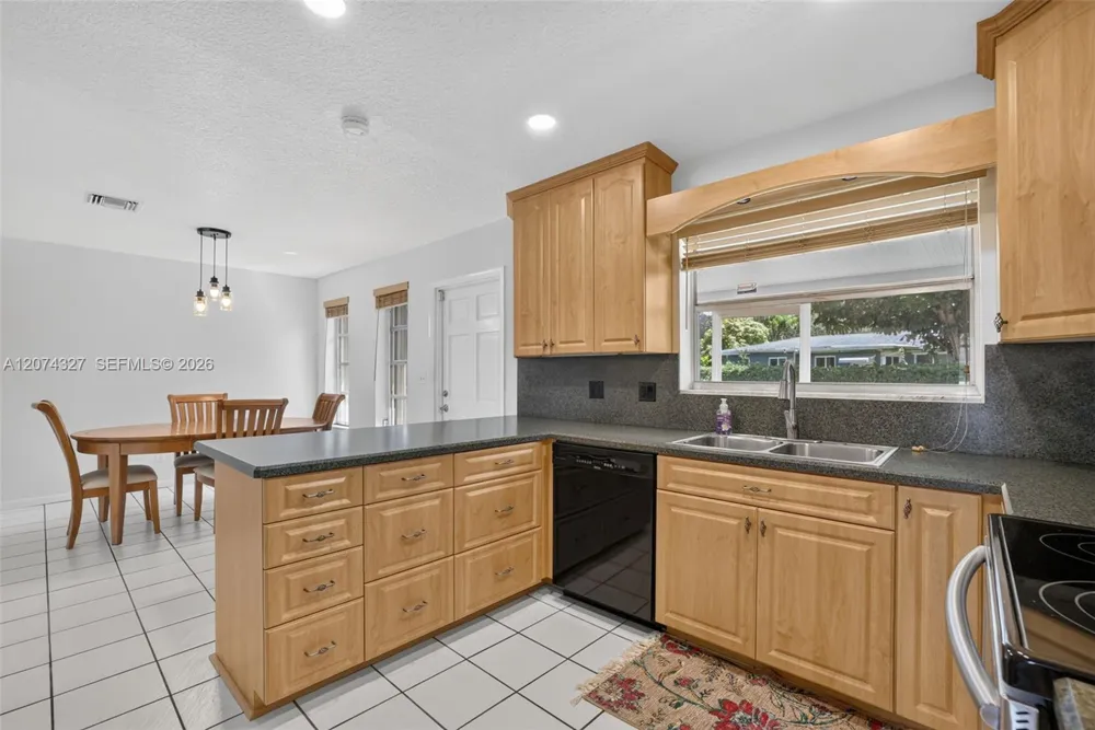 148 SW 126th Ave Plantation, FL 33325
