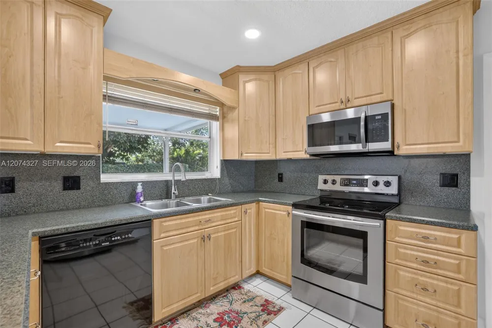 148 SW 126th Ave Plantation, FL 33325