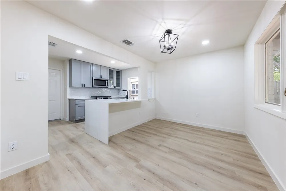 7601 West Gate Boulevard Austin, TX 78745