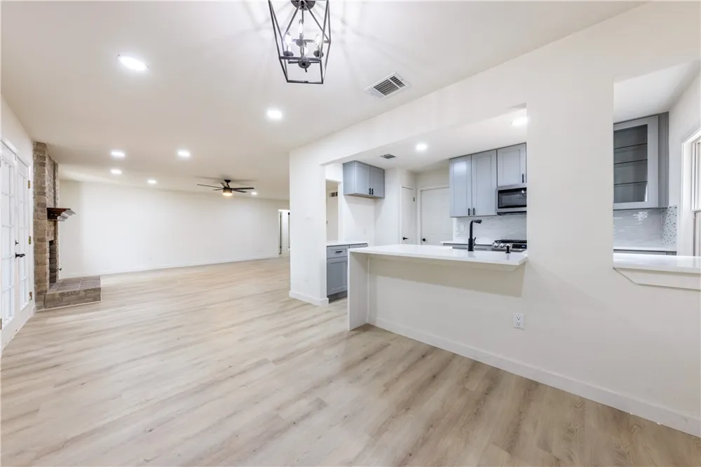 7601 West Gate Boulevard Austin, TX 78745