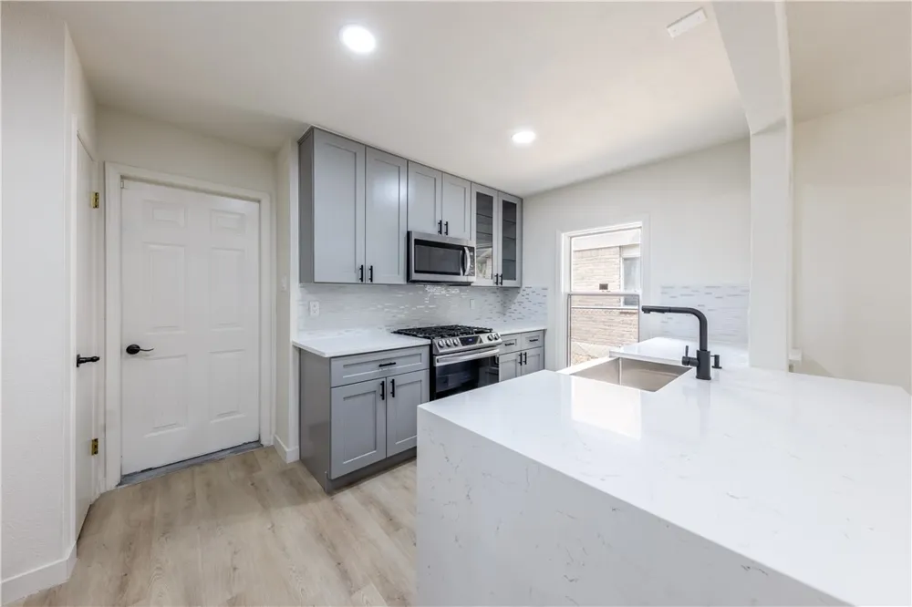 7601 West Gate Boulevard Austin, TX 78745