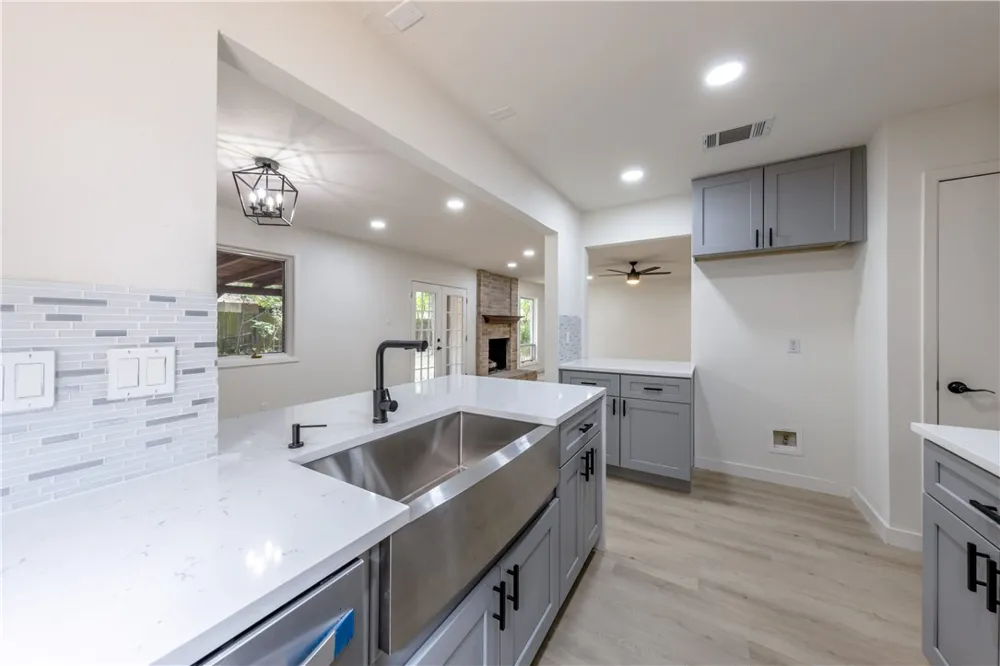 7601 West Gate Boulevard Austin, TX 78745