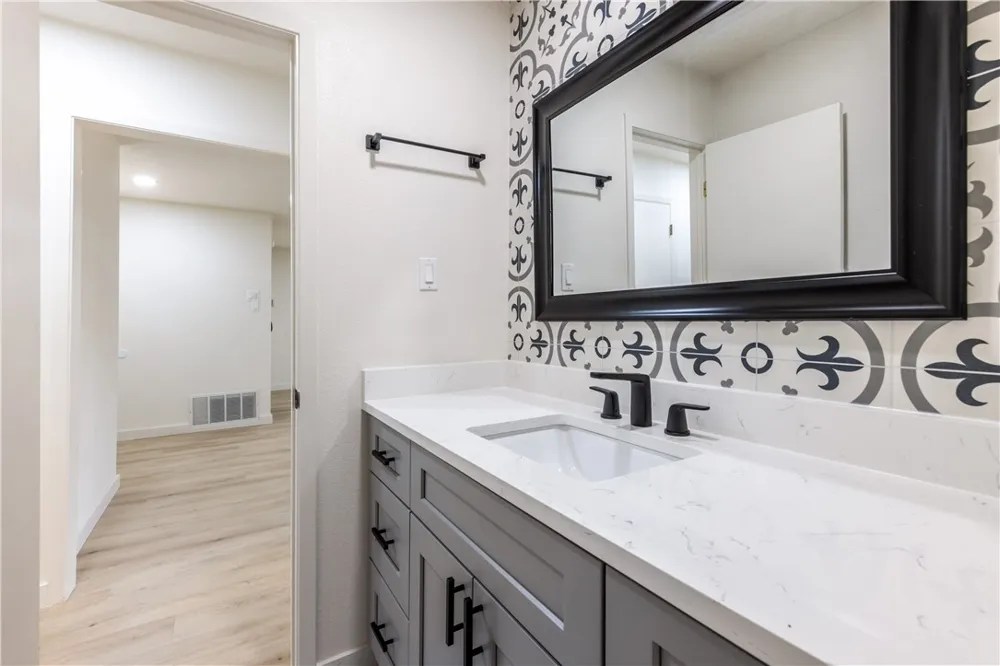7601 West Gate Boulevard Austin, TX 78745