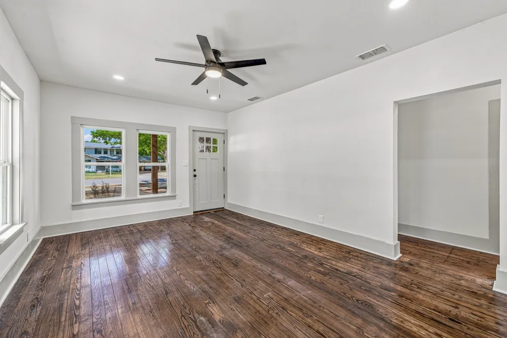 910 3rd Street Graham, TX 76450