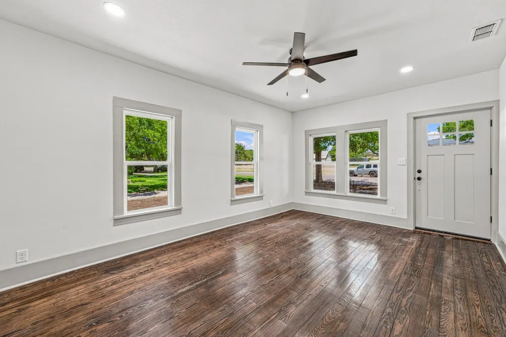 910 3rd Street Graham, TX 76450